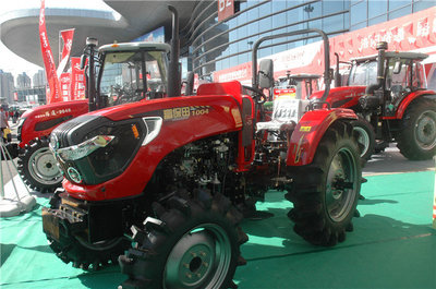 富保田1004輪式拖拉機(jī) 現(xiàn)代農(nóng)業(yè)生產(chǎn)的高效伙伴